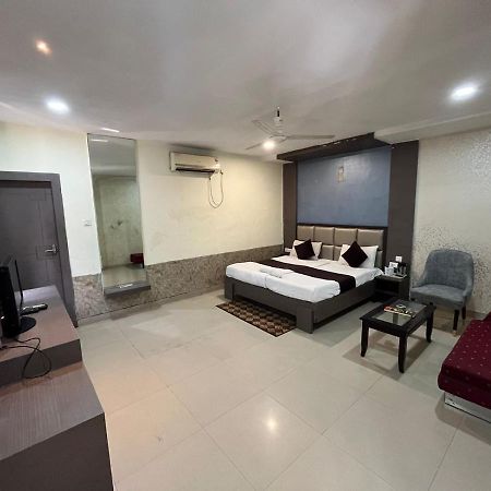 Hotel Pratap Residency รานจี ภายนอก รูปภาพ