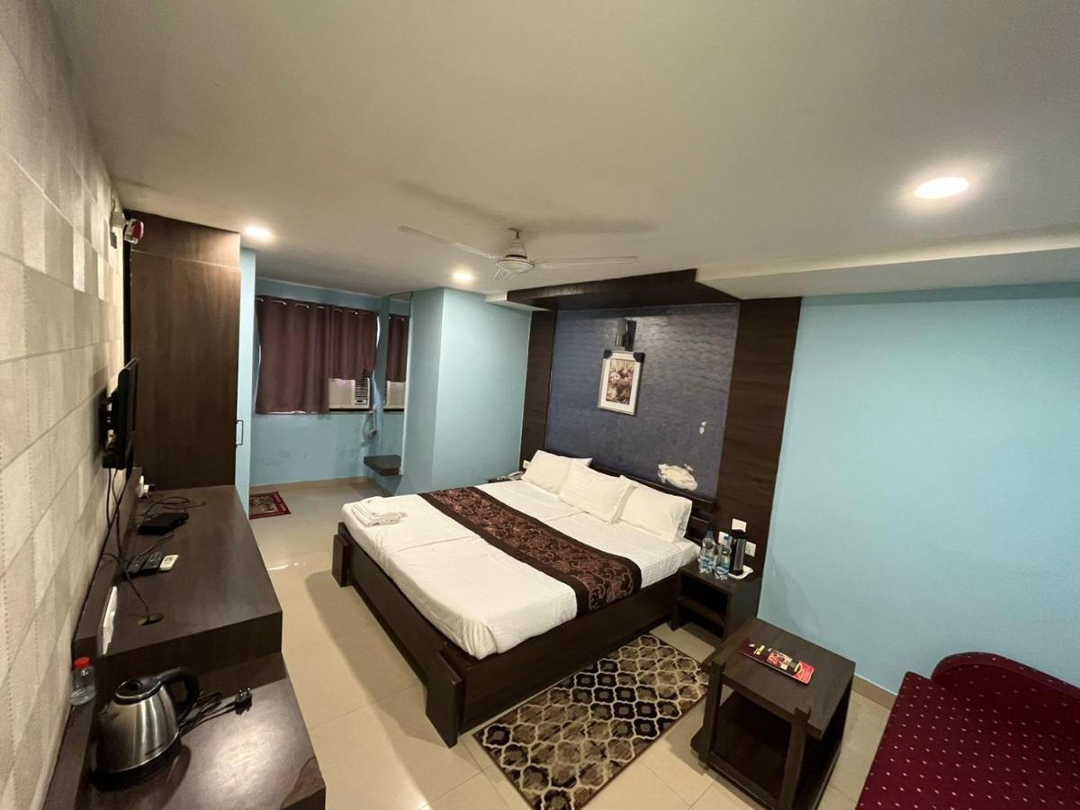 Hotel Pratap Residency รานจี ภายนอก รูปภาพ