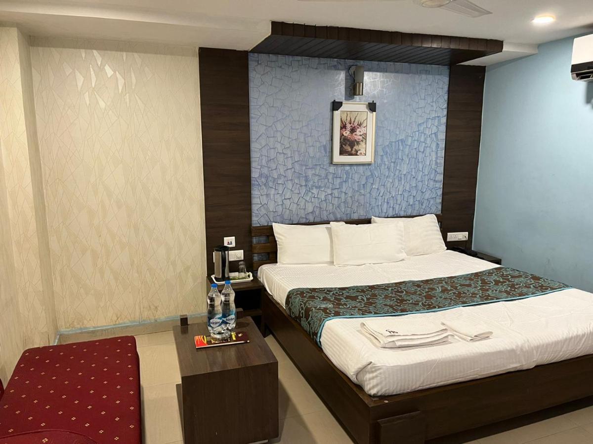 Hotel Pratap Residency รานจี ภายนอก รูปภาพ