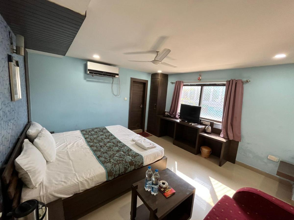 Hotel Pratap Residency รานจี ภายนอก รูปภาพ
