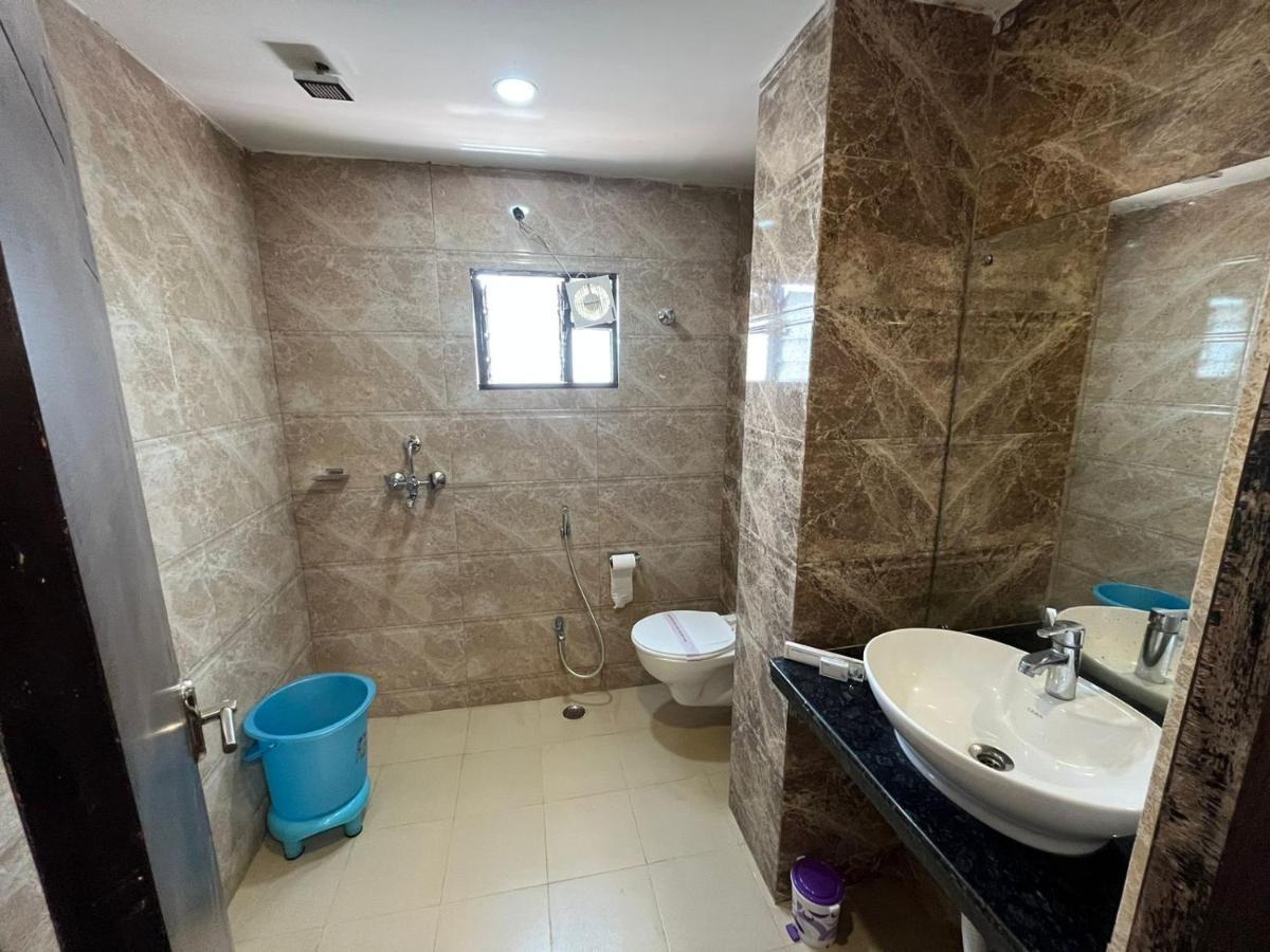 Hotel Pratap Residency รานจี ภายนอก รูปภาพ