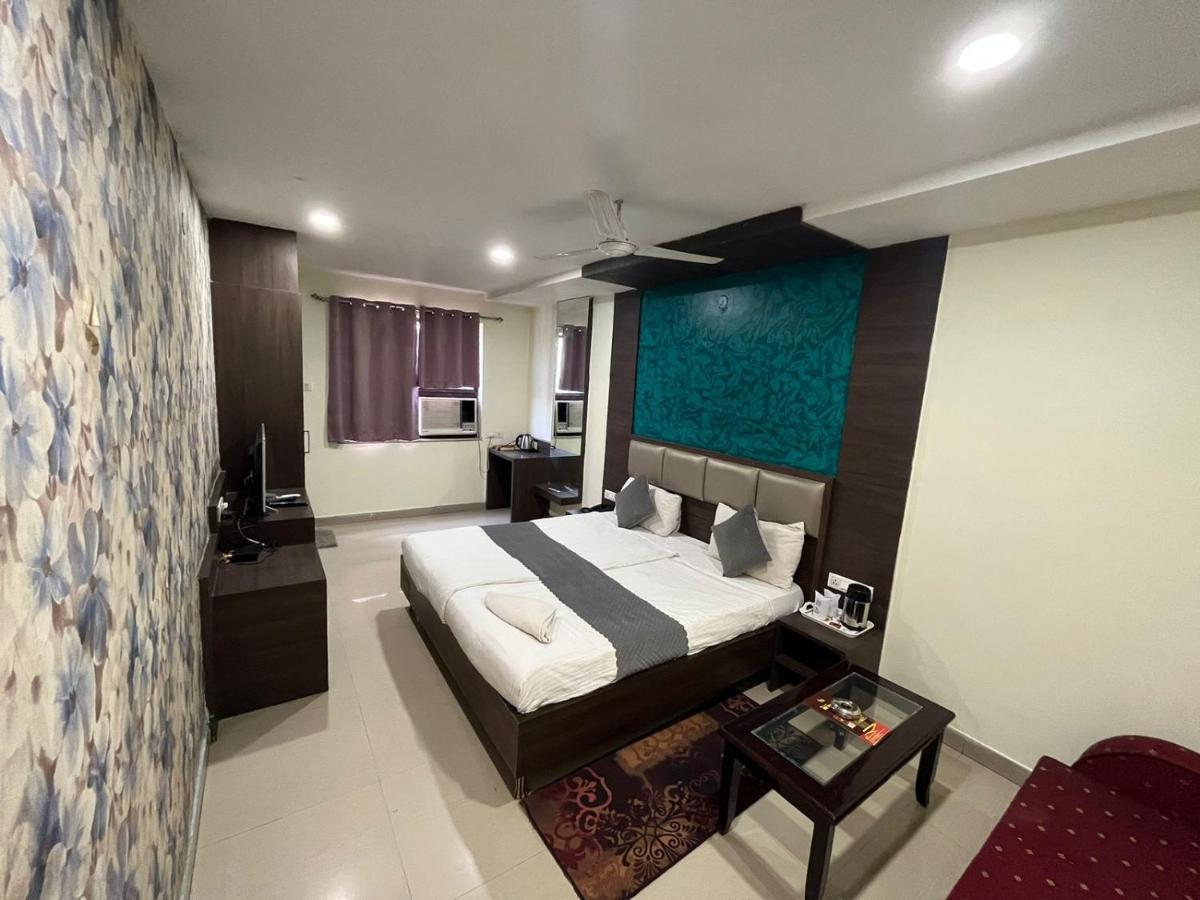 Hotel Pratap Residency รานจี ภายนอก รูปภาพ