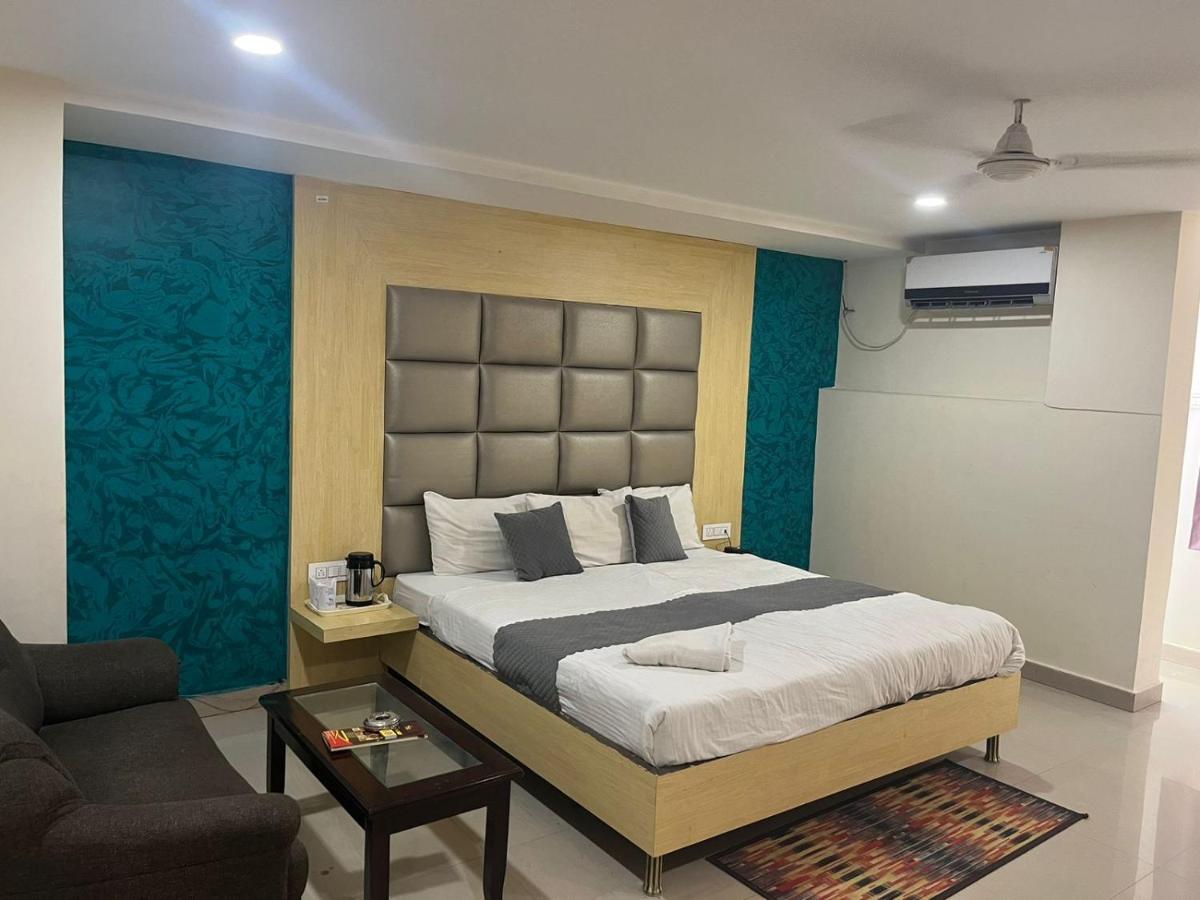 Hotel Pratap Residency รานจี ภายนอก รูปภาพ