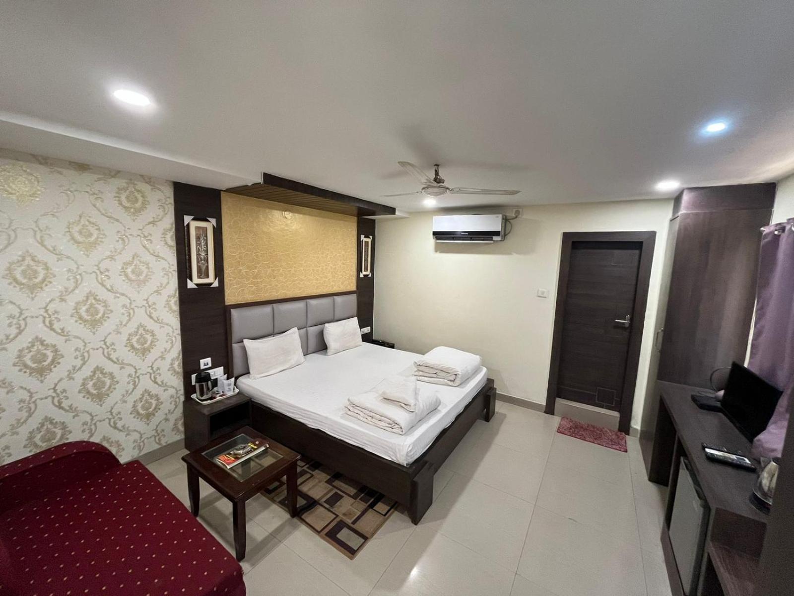 Hotel Pratap Residency รานจี ภายนอก รูปภาพ